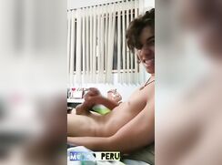 Peruvian hottie cums on his abs