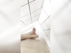 kid in shower faps