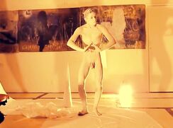 Performance of a naked guy