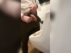 Zac-spy bar pee