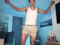 Big Muscles Jiggly Ass & Cum (18:23)