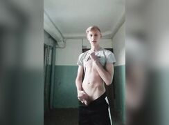 Twink cums outside