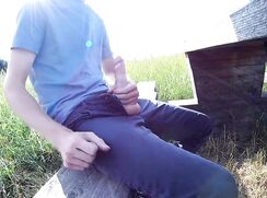 Caught by a jogger just when i cuming...risky public - poutdoors  - 05-30-25