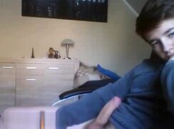 Cute omegle boys cums on his top