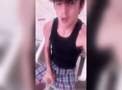 18 yr old Johnathan edging king
