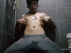 malay fag boii pissing himself