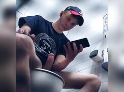 Guy jerk off wc on cam cum solo porn