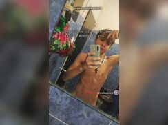 he looks straight but likes leche y webo - ele parece hétero, mas gosta leite e pau