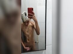 Brazilian blond influencer jerks off until he cums live