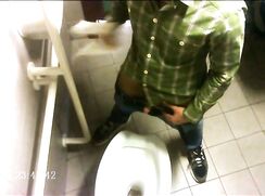 Italian Toilet Spy 9