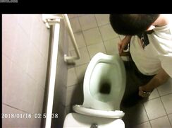 Italian Toilet Spy 12