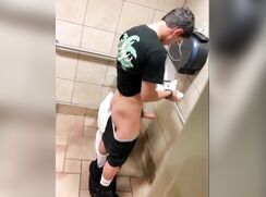 cute brunette public toillet spy baited off
