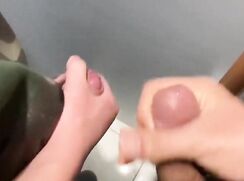 Nach dem Wichsen kommt der Power Spritz