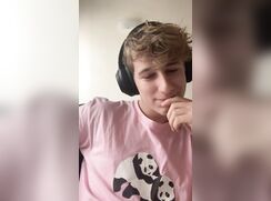 Jerking Off During Online Zoom Class