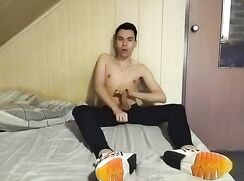 Jerking in asics sneakers and leggins - 08-05-25