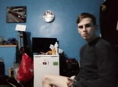 Me playing and wanking - 08-05-25