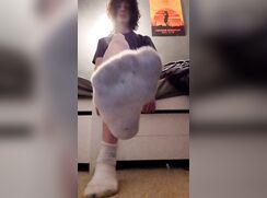 benielo shows off socks and feet