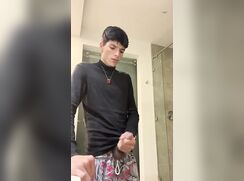 Andreszp Masturbates in the Hotel and His Cum