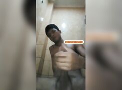 ASIA TWINK JERKS OFF ON CAM