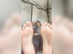 Twinky Dom shows subs his feet