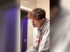tiktoker driley jerking bathroom off