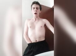 Ragazzo wolf bollente che sborra tanto - 08-26-25