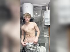 cute fit blonde cameron cummig on abs jo