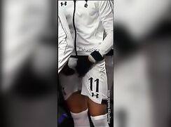 Spurs player cock adjusting in players' tunnel