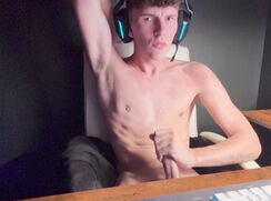 18 year old brit boy cums massive on chest