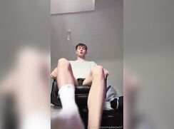 Popper master has you worship his feet - verbal
