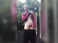 Кончил на улице