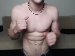 Hot Twink Puts On A Nice Cam Show