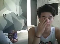 Hot 19 y/o jerks off on cam