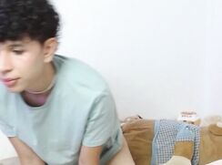 CURLY LATIN TWINK CUMS ON CAM