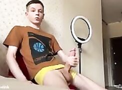 Branlette dans sa chambre twink porn