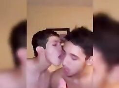 Tu me suce et je fini à la main