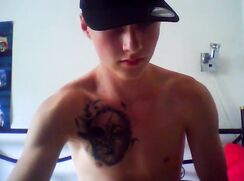 Hottie cums on his body