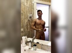 Tommy Gold macht alle Schwänze hart und feucht