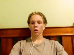 18 yr old skinny wanker with a big dick - 09-29-25