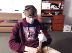 Webcam in the room - Whereforearti - 03