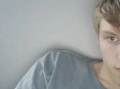 Amateur - Teen alone in her room