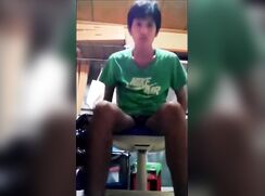 Japanese wanking gamer bedroom cam porn