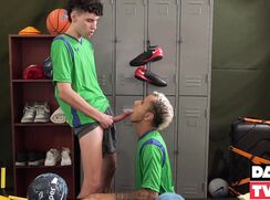 daddyontwink-twinks-gael-macias-and-lucas-andrade-raw-bred-in-locker-roo