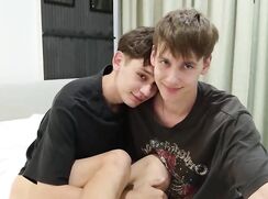 nice couple playing on camshow (kiss, assplay, wank,...)