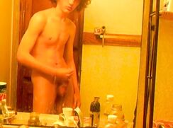 Amateur webcam: Bathroom wank