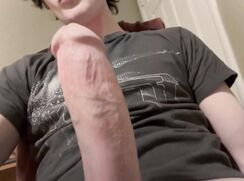 Reddit Twink Shows off His Cock