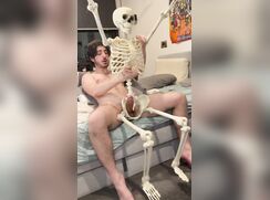 cute big cock guy fucking a skeletor halloween treat