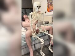 cute big cock guy fucking a skeletor halloween treat