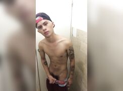 Cute blonde guy cums in bathroom - BW2