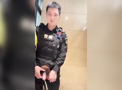 chinese cop pees